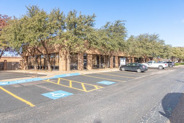 3330 70th St, Lubbock, TX 79413